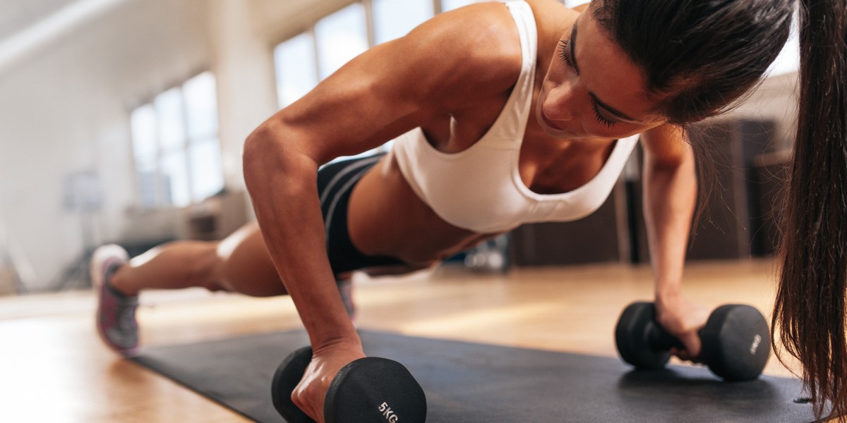 Badania dowodzą, że wykonywanie intensywnego treningu interwencyjnego (HIIT), który łączy oba treningi - kardio z oporowym - pozwala osiągnąć podobne rezultaty. Niezależnie jednak od rodzaju treningu, najważniejszą rzeczą jest systematyczność.