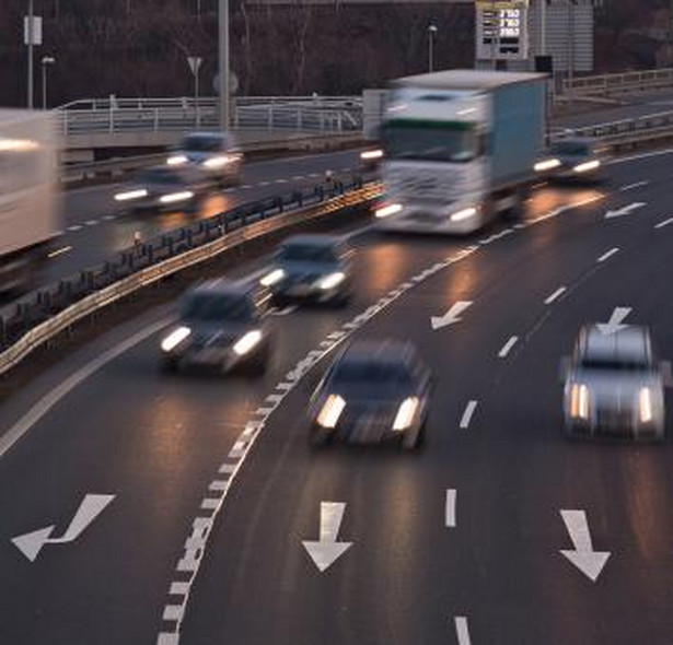 Rząd ponadto zapowiedział przygotowanie projektu nowelizacji ustawy o płatnych autostradach.