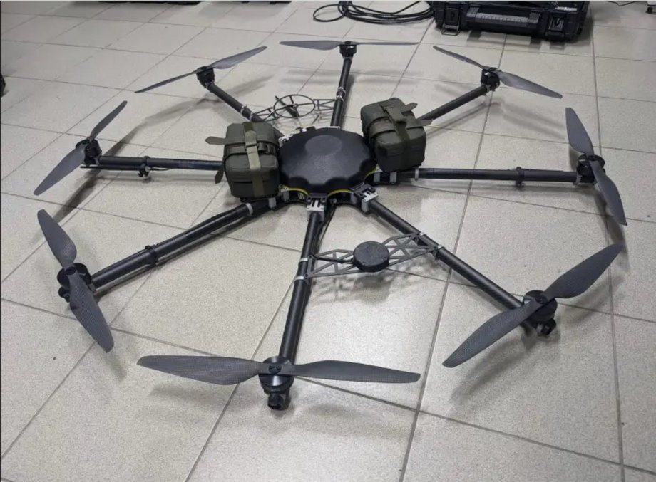 R-18 oktokopter, dron własnej konstrukcji skonstruowany przez Aerorozvidkę