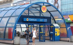 Tragiczny wypadek na stacji metra centrum. Kobieta wpadła pod pociąg