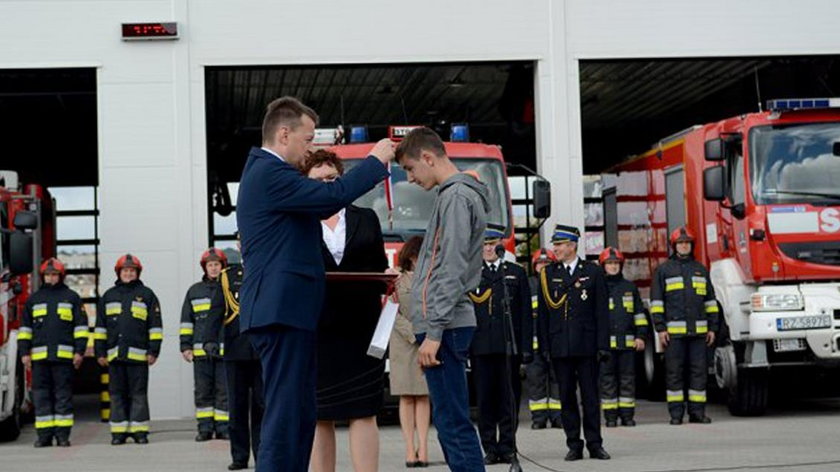 Minister Błaszczak nagrodził 14-letniego bohatera z Rzeszowa