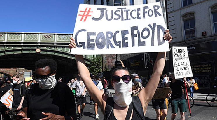 George Floyd halála után zavargások törtek ki Amerikában, több helyen tüntetéssorozatok kezdődtek /Fotó: MTI/EPA/Facundo Arrizabalaga