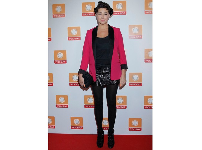 Laura Samojłowicz - śliczna aktorka/piosenkarka, tu w wydaniu iście ko(s)micznym. Róż, cekiny, pomarańczowe paznokcie i ta fryzura...