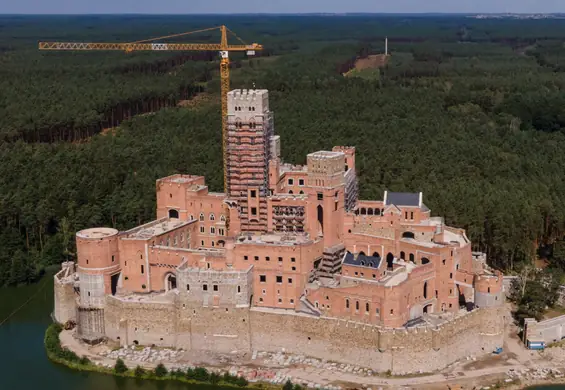 Pozwolenie na budowę zamku w Stobnicy unieważnione. Możliwa rozbiórka