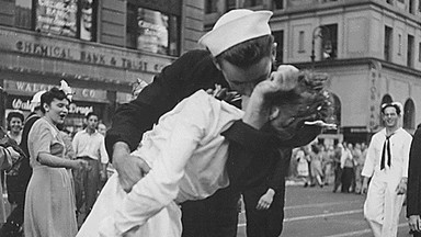 Zmarł Glenn McDuffie - bohater słynnej fotografii z 1945 roku