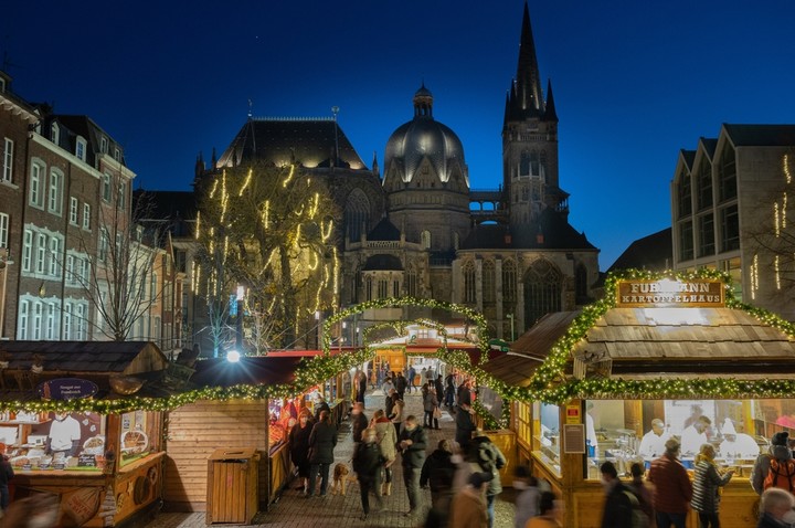 Jarmark świąteczny w Akwizgranie / fot. rebaix-fotografie, Shutterstock