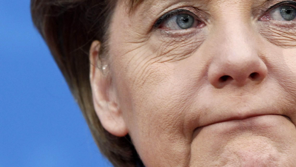 Kanclerz Niemiec Angela Merkel i jej ministrowie dostali do dyspozycji nowy samolot - Airbusa A340, w którym poza 140 miejscami siedzącymi znalazł się m.in. gabinet do pracy i pokój wypoczynkowy - poinformowało w środę ministerstwo obrony.