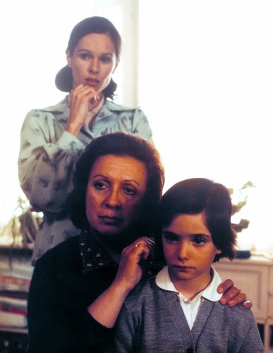 2. 'Nakarmic kruki' – Geraldine Chaplin