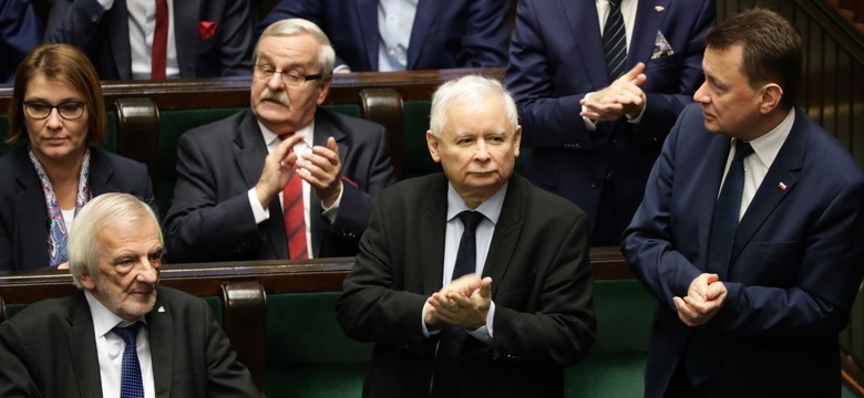 Kaczyński wysyła całusa posłance Pawłowicz. To wideo jest hitem sieci
