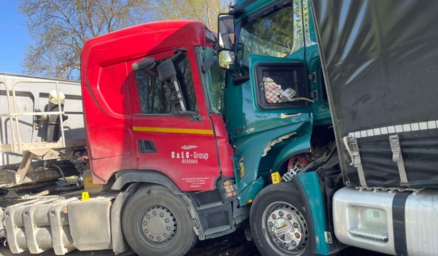 Sudar dva šlepera kod Aranđelovca, saobraćaj obustavljen