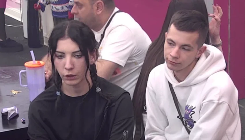 HANA U EMISIJI UŽIVO RADI TEST NA TRUDNOĆU Za nekoliko sati će saznati da li čeka drugo dete sa Neriom