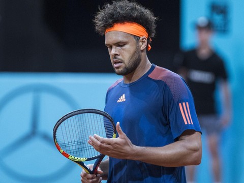 Zdrowy Jo-Wilfried Tsonga serwuje jak natchniony - Sport - Onet.pl
