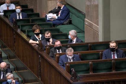 Mniej na partie i kancelarię Senatu. W budżecie na 2021 rok gigantyczna dziura