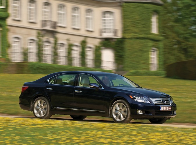 Z takiej limuzyny powstał weslny 'powóz'