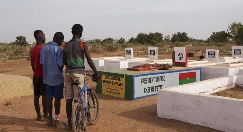 Boys stand next to the grave of former president Thomas Sankara in Ouagadougou, Burkina Faso, November 25, 2014. REUTERS/Joe Penney