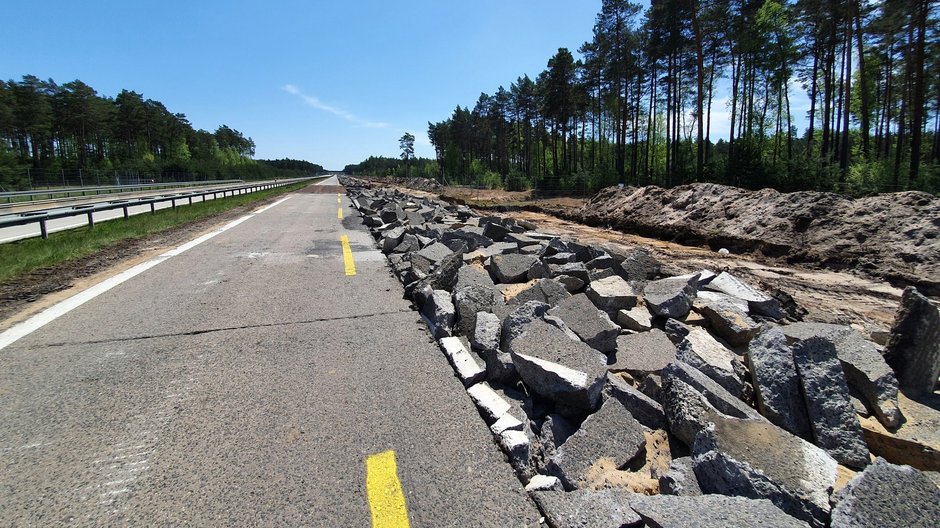 Demontaż ostatnich kilometrów "polskiej drogi hańby"