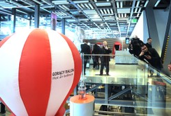 Kopernik się tłumaczy z "różowej budki": Dzieci nie korzystają. A jeśli nawet?