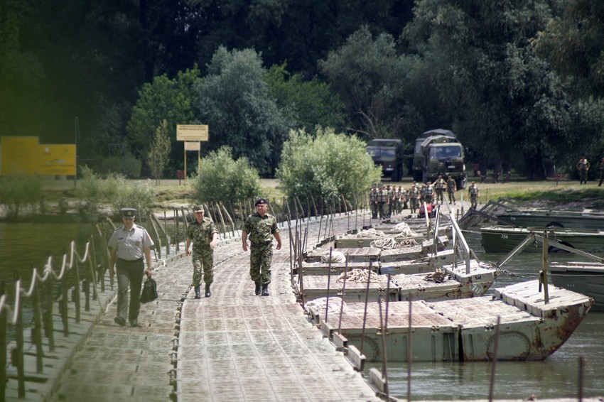 Postavljen je pontonski most u Zemunu