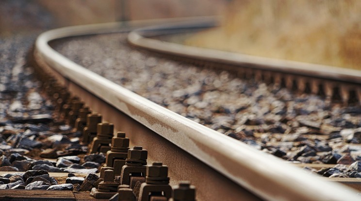 Felsővezeték-szakadás miatt pótlóbuszok közlekednek a ceglédi vasútvonalon /Illusztráció: Pexels