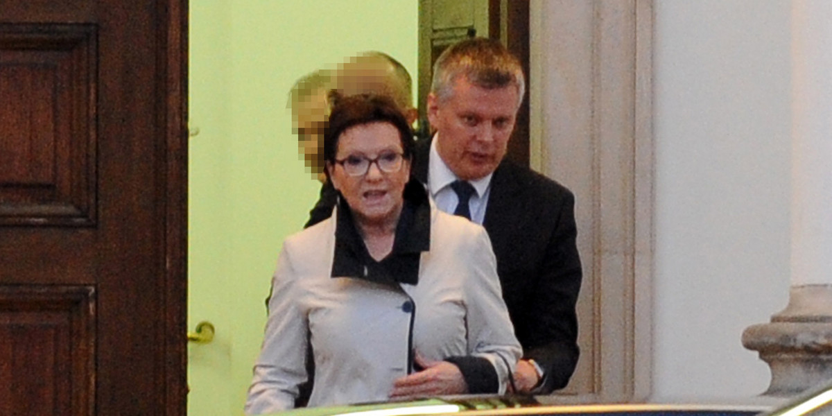 Ewa Kopacz i Tomasz Siemoniak wyjeżdżają z Belwerderu