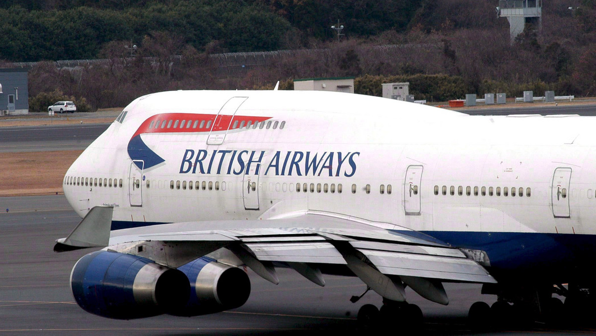 Samolot Boeing 747-400 linii lotniczych British Airways musiał awaryjnie lądować na lotnisku w amerykańskim Phoenix. Na pokładzie pojawił się dym - podała telewizja CNN.