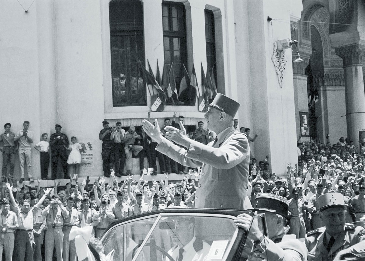 Powrót do władzy Charlesa de Gaulle’a dał nadzieję na zakończenie wojny w Algierii. Algier, 4 czerwca 1958 r.