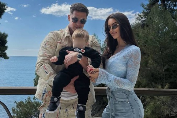 DAVID DRAGOJEVIĆ SA FATALNOM ŽENOM I SINOM NAPUSTIO SRBIJU Pokazao gde se nalaze: Tamara u čipkanoj bluzi, uče naslednika da hoda