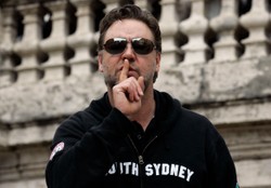 Russell Crowe jest teraz reżyserem... teledysków