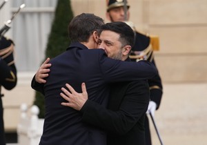 Volodimir Zelenski i Emanuel Makron u Parizu, 1. decembar 2025.