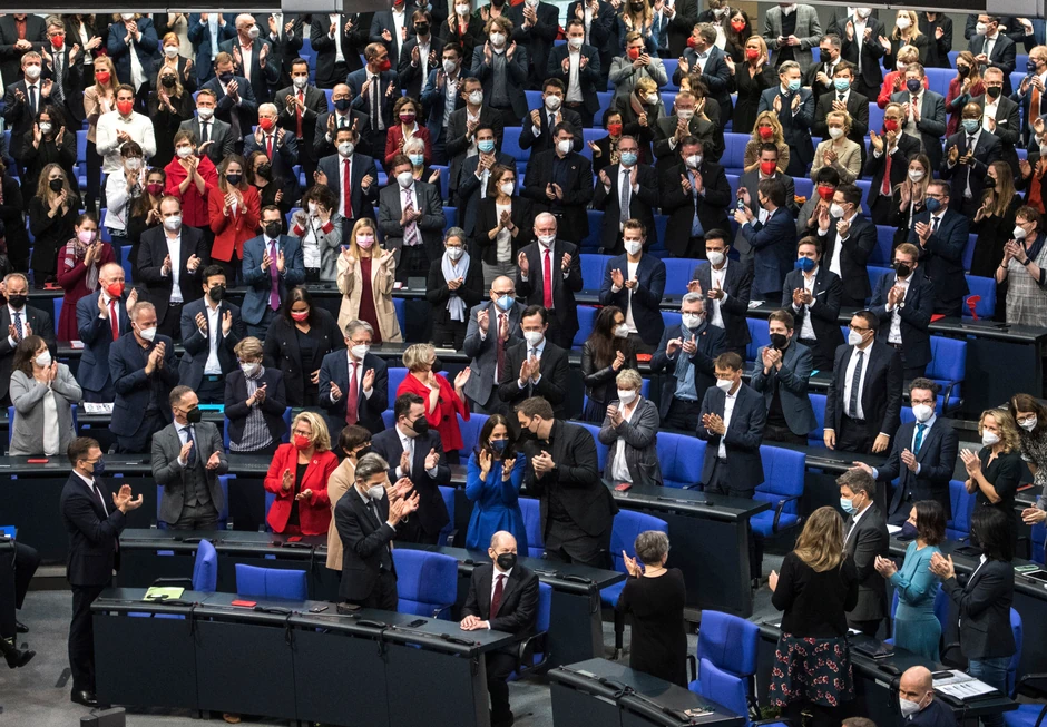 Aplauz u parlamentu nakon polaganja zakletve