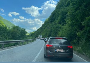 kolaps saobraćaja na graničnim prelazima sa Crnom Gorom