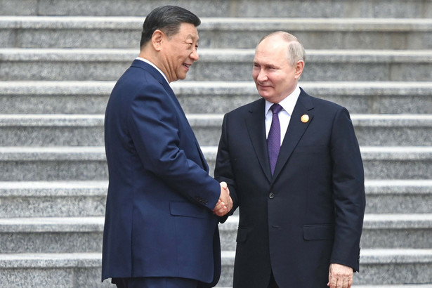 Władimir Putin został przyjęty w czwartek w Pekinie z pełnymi honorami wojskowymi