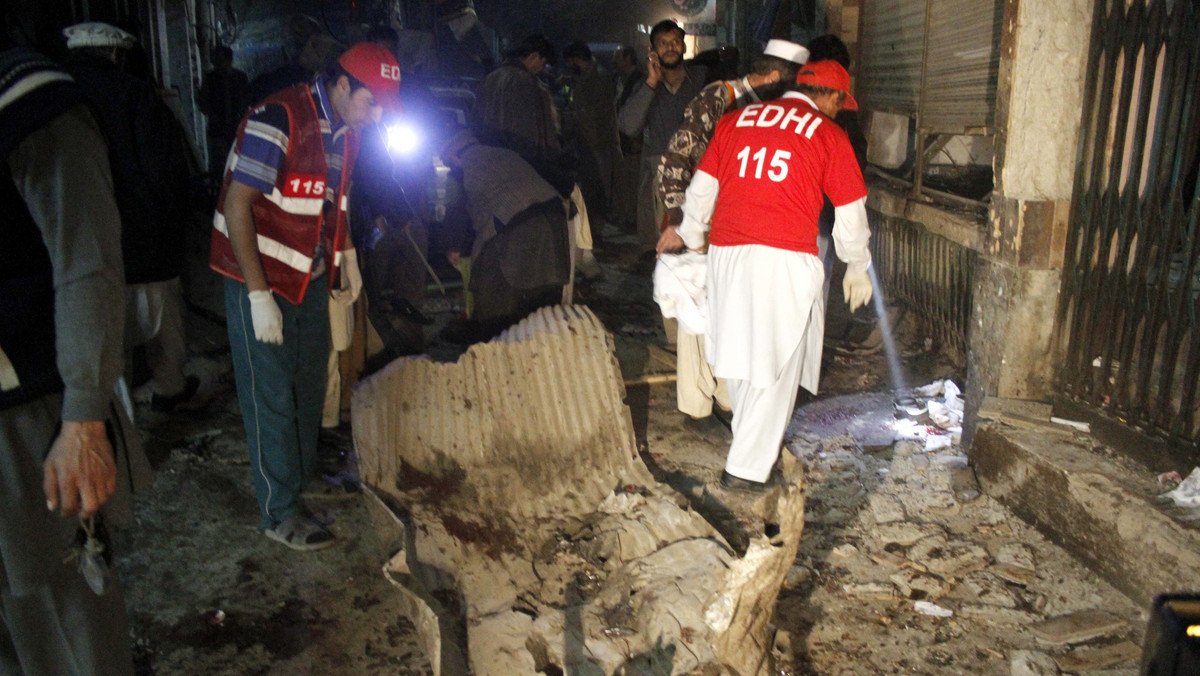 Bashir Bilour, minister w rządzie pakistańskiej prowincji Chajber Pachtunchwa zginął w sobotę w zamachu samobójczym przeprowadzonym podczas wiecu jego partii - powiadomiły władze lokalne i służby medyczne. W zamachu w sumie zginęło osiem osób, ponad 20 jest rannych.