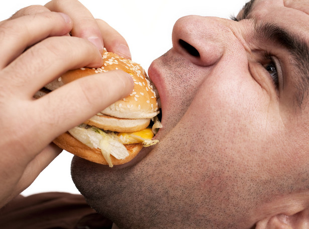 Hamburger wołowy z wieprzowiny. UOKiK ostrzega klientów przed fast foodami