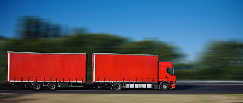 Mercedes predstavio ogroman kamion sa prikolicama