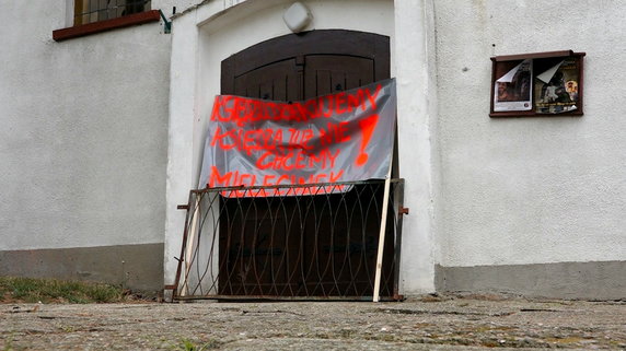 Awantura pod kościołem w Mielęcinie. Interweniowała policja