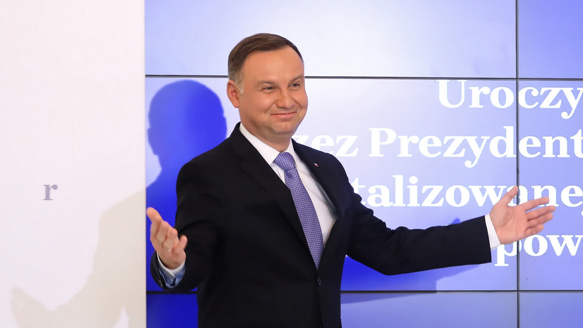 Prezydent Andrzej Duda podpisał ustawę o Centralnym Porcie Komunikacyjnym - poinformowała dziś Kancelaria Prezydenta. Nowe lotnisko ma docelowo obsługiwać nawet 100 mln pasażerów rocznie i być gotowe w 2027 r.