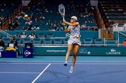 Gauff rozbita, Świątek w ćwierćfinale turnieju WTA w Miami