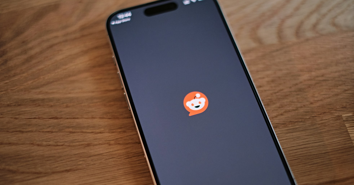 Heroina dobra na przewlekły ból – przynajmniej wg Reddit AI. Groźny błąd chatbota