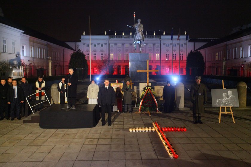 Miesięcznice smoleńskie to imprezy prywatne!