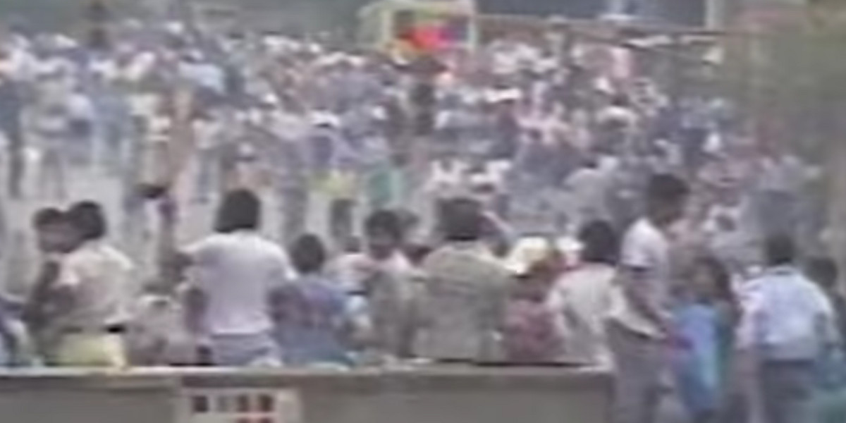 Footage of riots during The Caracazo in 1989.