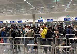 Ilustracija: gužva na aerodromu u Milanu