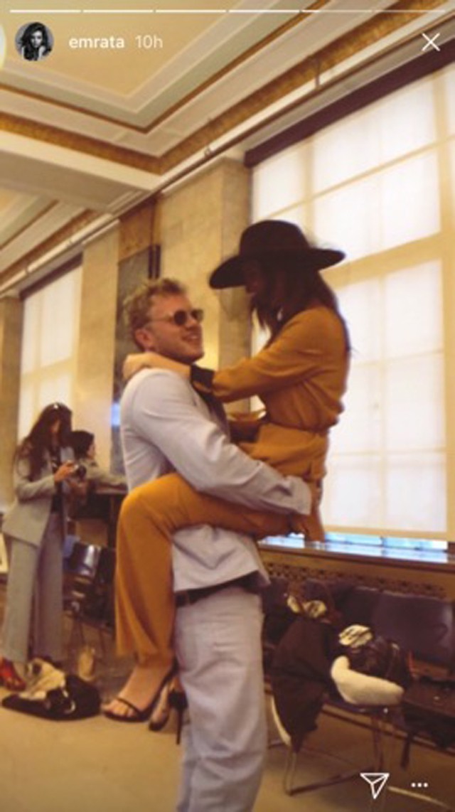 Te jó ég! Emily Ratajkowski immár feleség!!!!