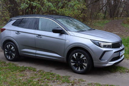 Opel Grandland 1.6 300 KM Plug-in – dobry SUV, ale nie dla każdego