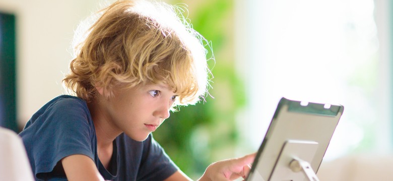 Wiesz, co to autyzm cyfrowy? Może dotyczyć również twojego dziecka