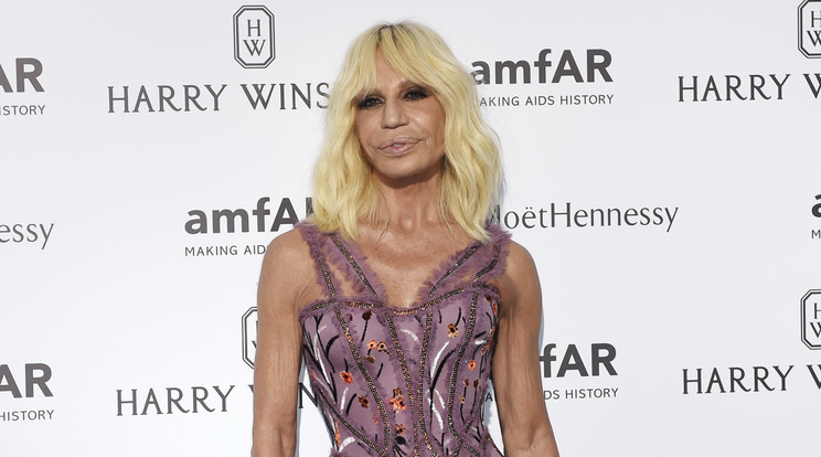 Donatella Versace 2015-ben /Fotó:AFP