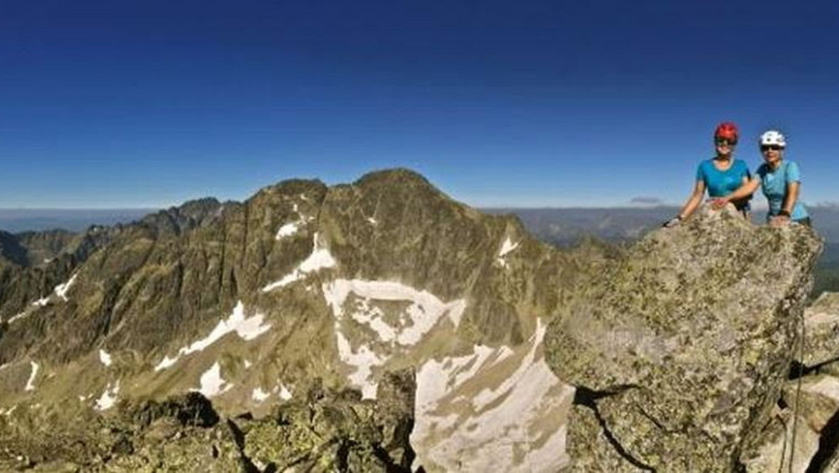 Wspinaczka górska to jedna z moich pasji. Niedawno zdecydowałam, że zdobędę dwa kolejne szczyty w Tatrach. Udało się - Baranie Rogi oraz Lodowy Szczyt mogę dopisać sobie do listy osiągnięć. Pogoda była doskonała, a niesamowite widoki wynagrodziły trud wspinaczki. Zobaczcie niektóre zdjęcia z tego wypadu.