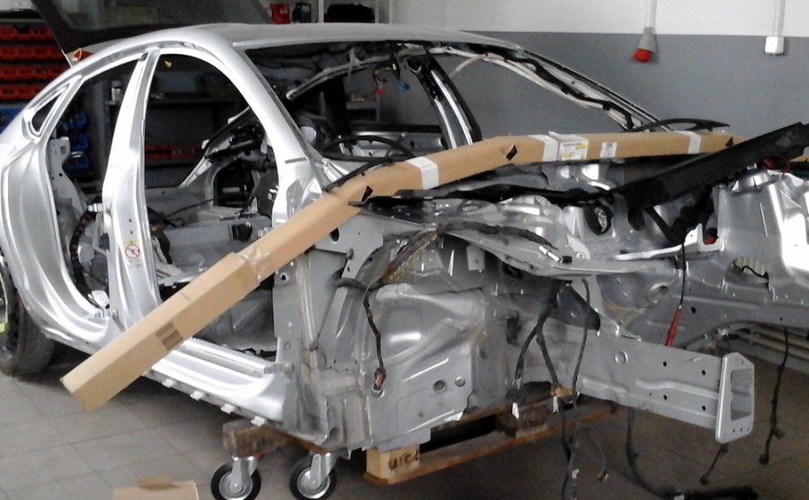 Policja i straż graniczna razem rozbiły gang paserów części samochodowych