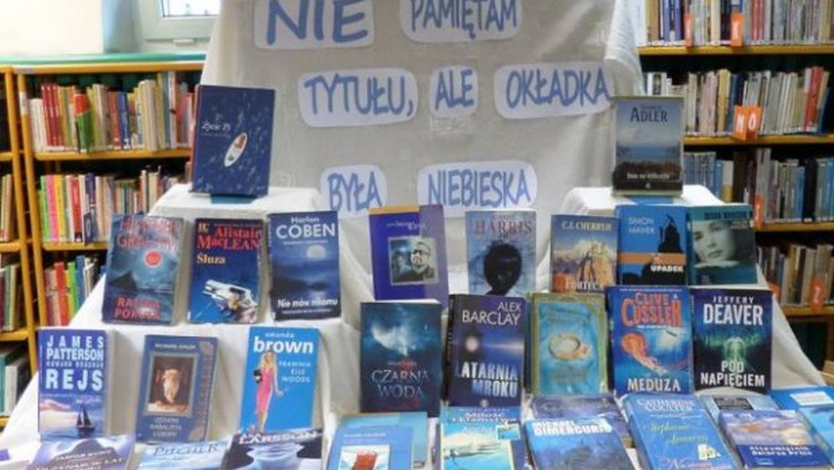 Bibliotekarze z Murcek znaleźli sposób na rozwiązanie problemu swoich czytelników. Zorganizowali wystawę składającą się z książek o błękitnych okładkach. Dzięki temu czytelnicy nie muszą już zadawać częstego pytania: "Nie pamiętam tytułu, ale okładka była niebieska".