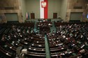 Nowy sondaż CBOS. Które partie najlepiej odpowiadają poglądom Polaków?